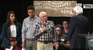 At last weekend’s The People’s Forum, Honduran farmworker and union organizer Ahrax Mayorga and Larry Ginter, a white, third-generation Iowa farmer, shared the stage, both dressed in plaid